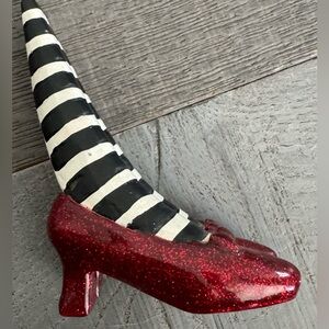 Collectible Wizard of Oz Wicked Witch of the East metal doorstop Westland 1842